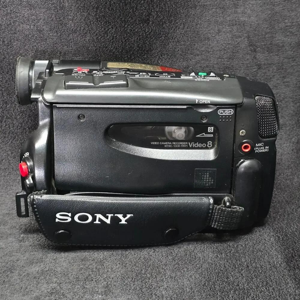 SONY Video Camera Recorder CCD-TRV91 Camcorder Charger Batteries & Videotape